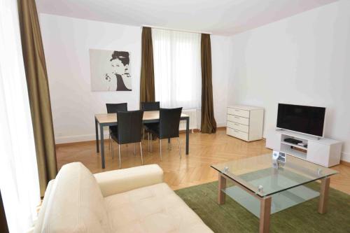 District 2 Wohnung | 2BR flat near lake and central - Stardust 22