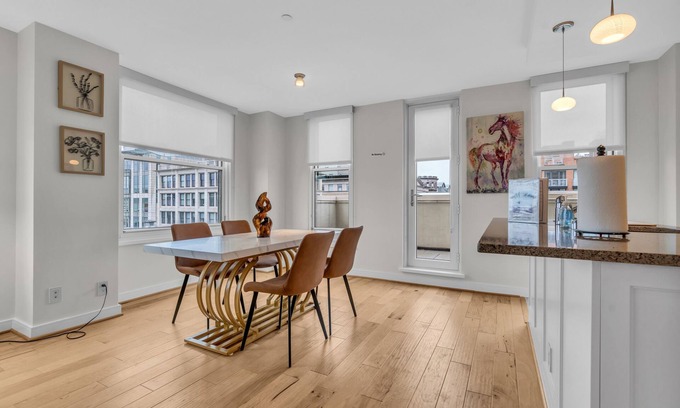 Penn Quarter Wohnung | 2BR Furnished Apartment near Smithsonian by RedAwning