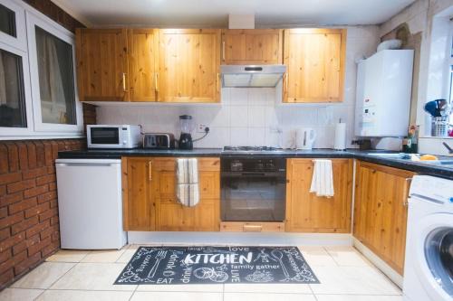 Bedford Wohnung | 2BR House Near Excel, O2, City Airport, 3 DLR Lines