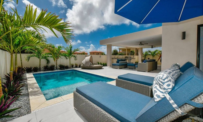 Gold Coast Haus | 2BR Luxury Villa with PRIVATE POOL - 30% DISCOUNT