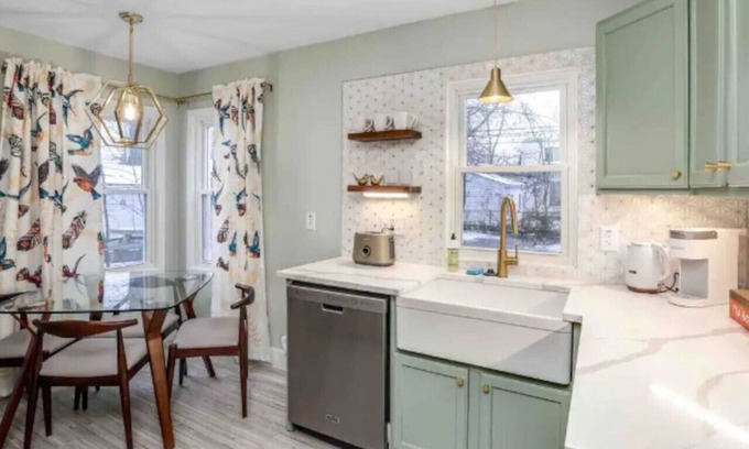 Berkley Haus | 2BR Near Beaumont and Downtown Berkley Sleeps 6