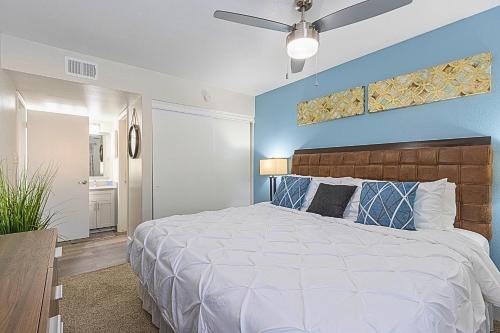 Paradise Valley Village Wohnung | 2BR near Stone Creek - Pool & Mall Access Comfort - C254