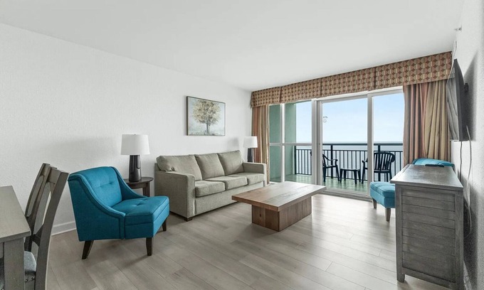 Downtown Myrtle Beach Eigentumswohnung | 2BR Oceanfront, 16th Floor, Bay View Resort, Pools, Downtown Myrtle Beach