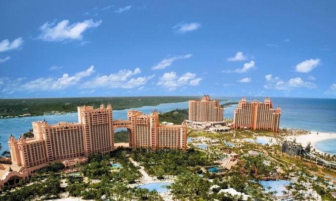 Paradise Island Eigentumswohnung | 2BR Oceanfront Suite – The Reef Atlantis, Full Kitchen & Balcony Sleeps 9