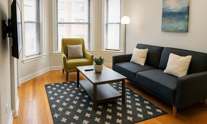 Boystown Wohnung | 2BR on N Halsted St: Lakeview Living