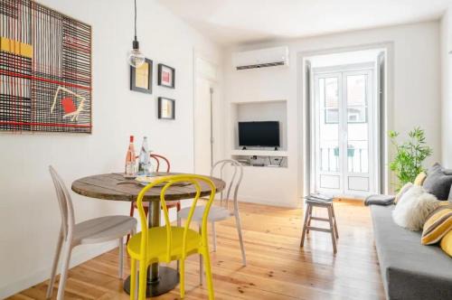 Misericordia Wohnung | 2BR terrace w AC - Time Out Market | By Airnest