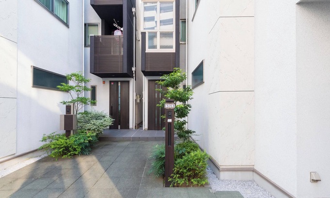 Honmachi Haus | 2min from Shinjuku station & 98m2 high quality house in the city center & high speed free wifi & Max 9 people