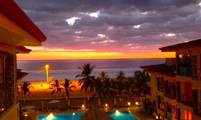 Barrio Los Villalobos Eigentumswohnung | 2n floor Condo with ocean view, wifi, pool, kitchen, 3 bedrooms, 2.5 bath, Jaco