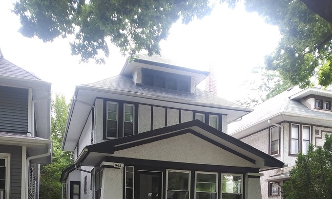 Oak Park Haus | 2nd floor unit w/ 2 bedrooms/ 1 bath/ kitchen a gym and a deck