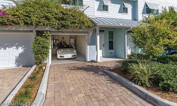 Merritt Island Resort | 3 2 1/2 Bath Townhome Resort! -10 min to Cocoa Bch Boat/paddle board rentals!