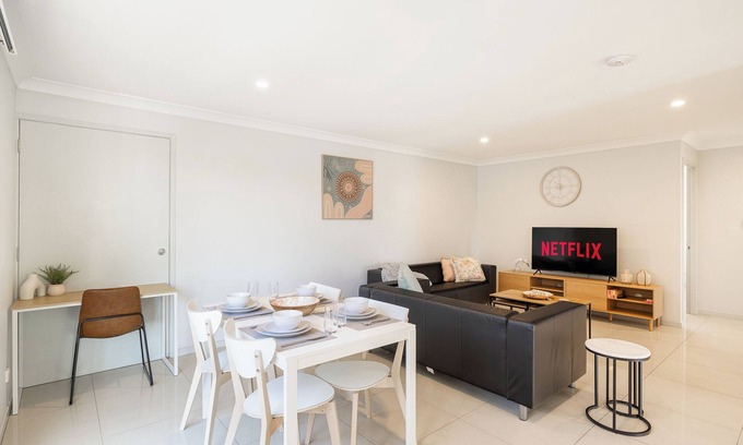 Rocklea Wohnung | 3 Bdr Apt! Garage! Balcony! GST Credits! 119D3
