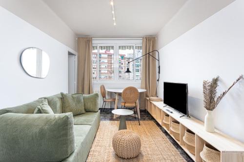 Cornella de Llobregat Wohnung | 3 Bdr Apt In Cornella 5 Mins Form The Metro