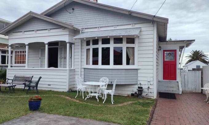 Northcote Haus | ✨3 Bdrm Guest Suite in 1920s Bungalow, North Shore