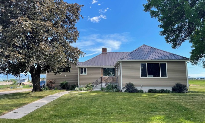 Preston Haus | 3 Bed 1 Bath house with home gym