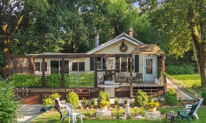 Zenda Haus | 3-bed 2-bath fully remodeled house walking distance to Lake w/ parking for Boat!