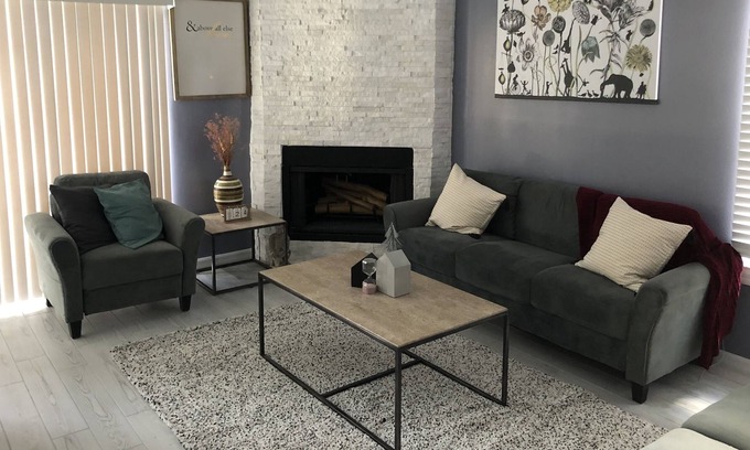 Ocoee Haus | 3 bed 2 Bath Pool Home Close to Universal & Disney Parks Open Concept Kitchen