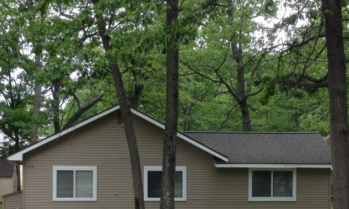 Prudenville Hütte | 2 Schlafzimmer / 1 Bad Houghton Lake Getaway