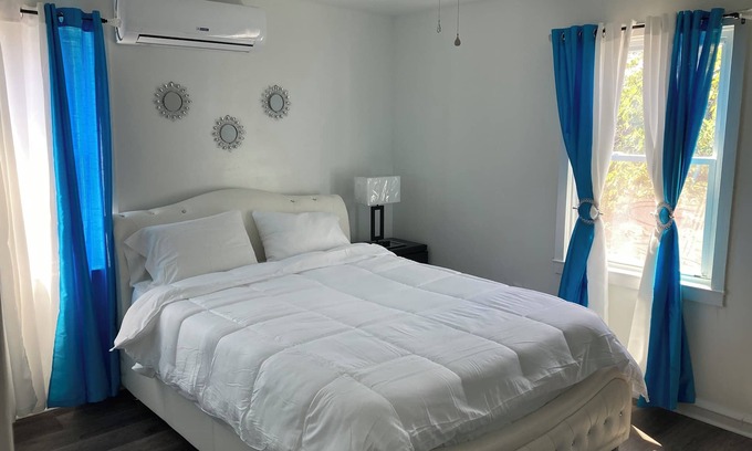 Primos Secane Wohnung | 3-bedroom 1bath Luxury house with parking WiFi, AC in fabulous Philadelphia.