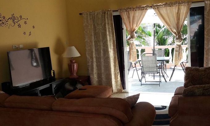 Belize City Haus | 3 SCHLAFZIMMER 2 BADEZIMMER GERÄUMIGES FERIENHAUS