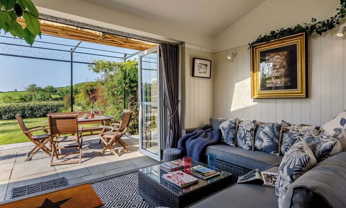 Bridport Hütte | 3 Schlafzimmer Unterkunft in Chideock, near Bridport