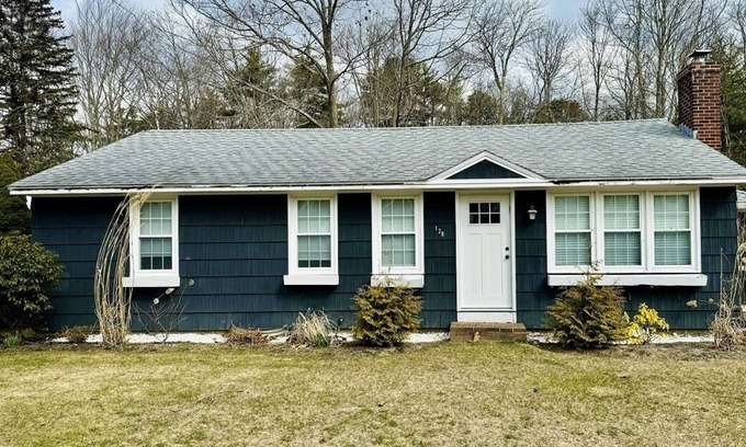 Moody Haus | 3-bedroom Air Conditioned Home recently updated in Moody, 5-minute walk to beach