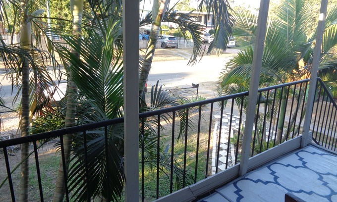 Wulguru Wohnung | 3 bedroom app with aircon in living area