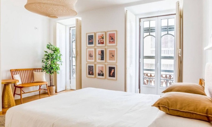 Cacilhas Wohnung | 3-bedroom Apt with Private Patio in Cacilhas!
