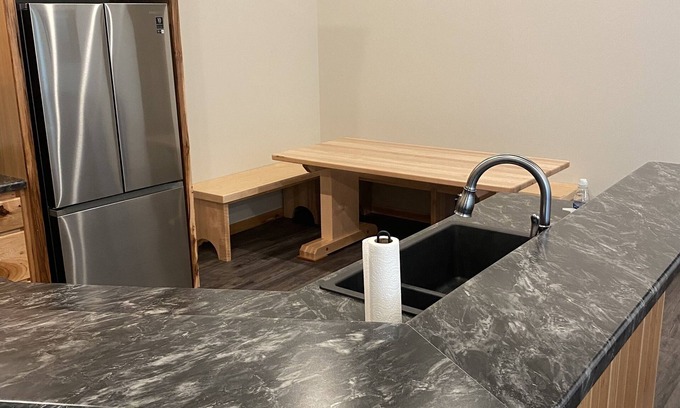 Webster Eigentumswohnung | 3 bedroom condo, located across the street from Devil Lake