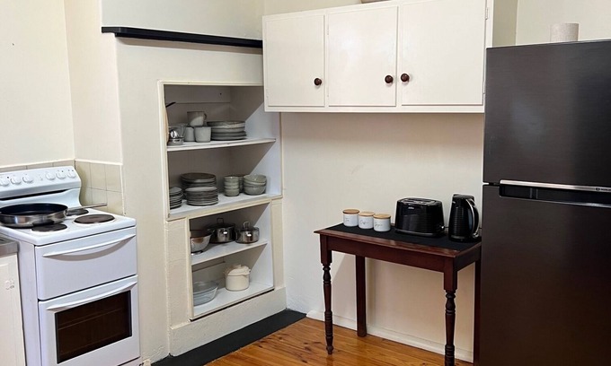 Napperby Haus | 3 Bedroom House, heating & cooling -17kms to Port Pirie - Pet Friendly.