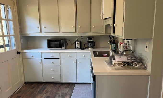 Owings Mills Haus | 3-bedroom house in serene Owings Mills with WiFi, AC. Relax with maximum privacy