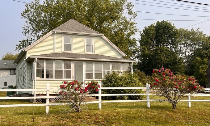 Snug Harbor Haus | 3 Bedroom house 1 mile from East Matunuck Beach - Snug Harbor
