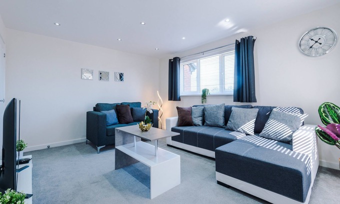 Salford Haus | 3 Bedroom House with River Irwell view, sleeps 6