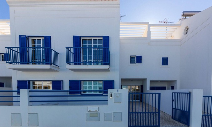 Manta Rota Skihütte | 3 Schlafzimmer Villa vor dem Strand by AlgarveManta (8V3)