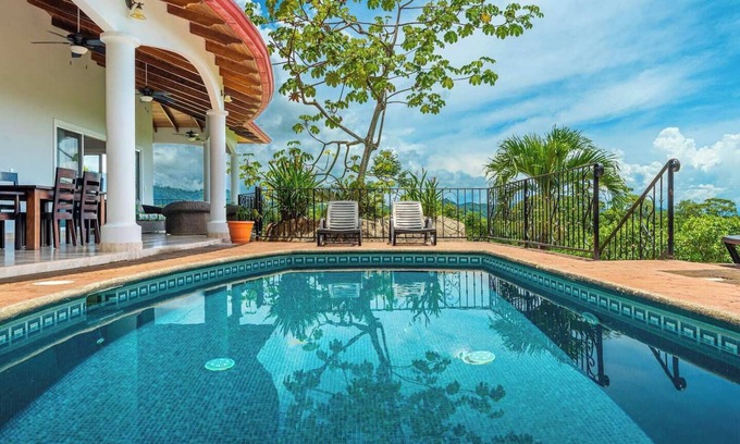 Ojochal Haus | 3 bedrooms-sleeps 7. Ocean views. Ojochal.