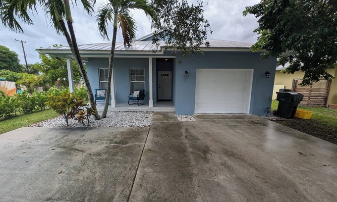 Delray Beach Haus | 3 blocks from Downtown Atlantic Ave - 1 mile to Beach - Safe area