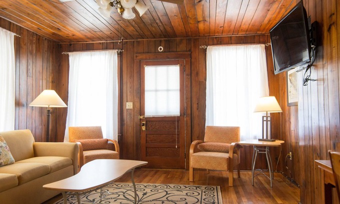 Downtown Myrtle Beach Hütte | 3 BR 2 BA Cottage, Haustiere erlaubt, zu Fuß 300 Ft. zum Meer, Promenade und Pier