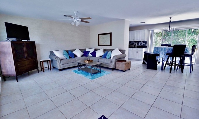 Singer Island Haus | 3 BR/ 2 BATH WALK TO BEACH