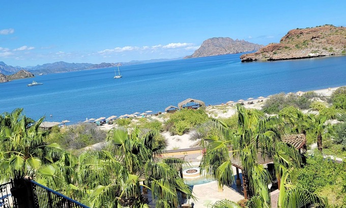 Loreto Resort | 3-BR Luxury Suite on premier floor bay view at Villa del Palmar