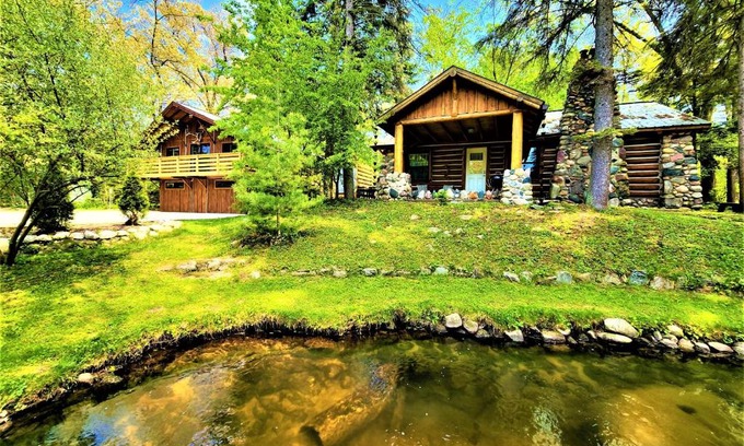 Traverse City Haus | 3 Cottage Exclusive Retreat-Hot Tubs-Walk to Beach