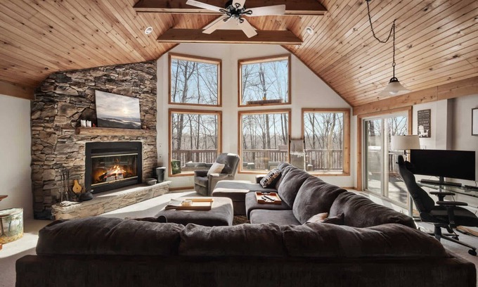 The Woods Skihütte | 3 Fireplaces, Hot Tub, Fire Pit, Deck, Pool Access