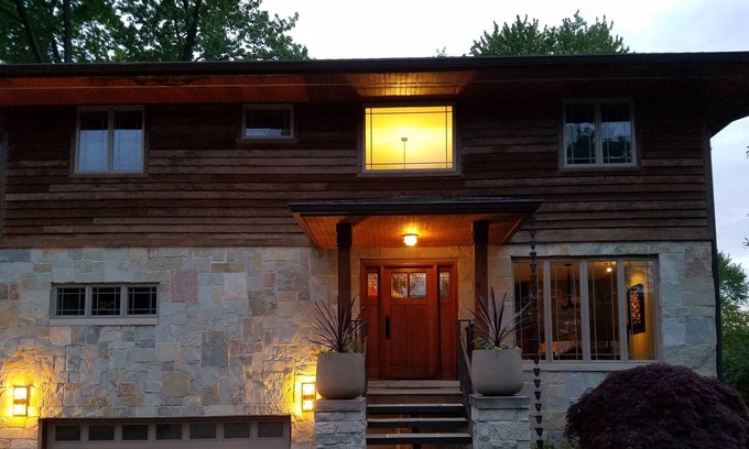 Justice Haus | Vorstadt-Oase: Custom Prairie-Inspired Home