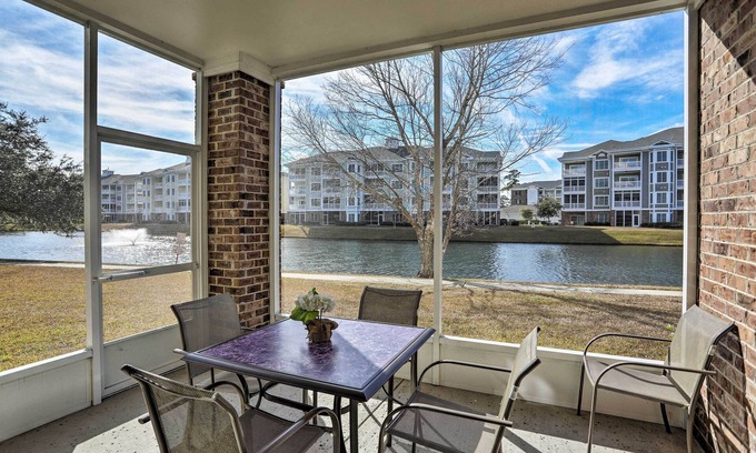 Central Myrtle Beach Wohnung | 3 Mi to Broadway at the Beach: Condo w/ Pool!
