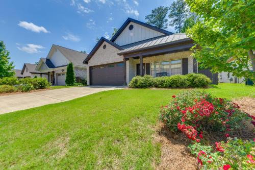Auburn - Opelika Haus | 3 Mi to Campus Auburn Home with Deck and Fire Pit