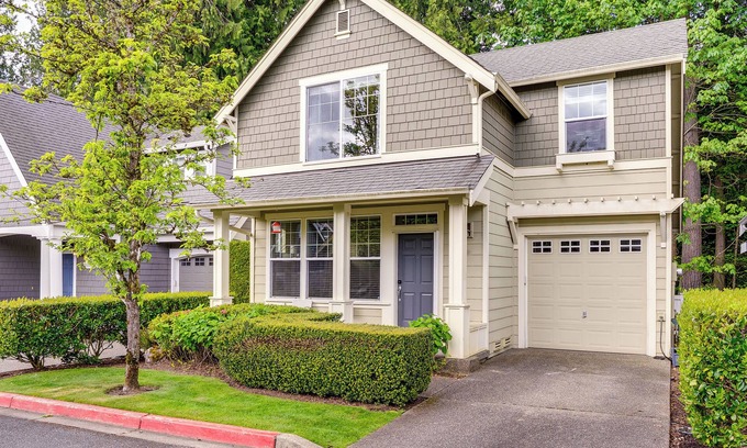 Bothell Haus | 3 Mi to Dtwn Bothell: Quaint Family Home w/ Patio