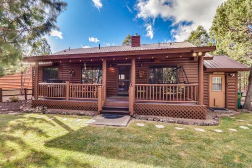Show Low Haus | 3 Mi to Fool Hollow Lake Cozy Cabin with Fire Pit