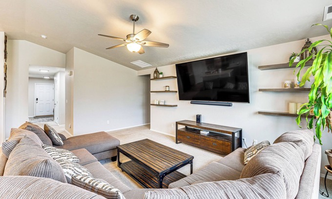 Caldwell Haus | 3 Mi to Lake Lowell: Caldwell Home w/ Yard & Grill