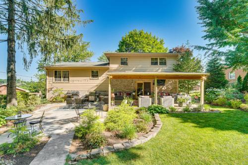 Spry Haus | 3 Mi to Lake Redman Home with Furnished Pergola!