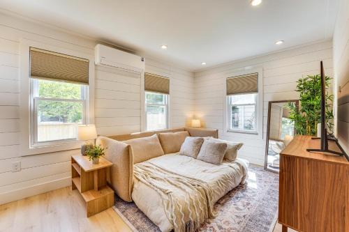 Lansing Haus | 3 Mi to Michigan State Tiny Home with Deck!