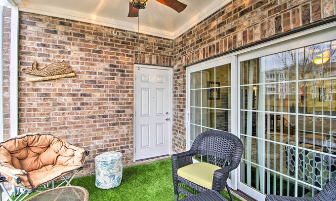 Central Myrtle Beach Wohnung | 3 Mi to Ocean: Myrtle Beach Condo w/ Pool Access!