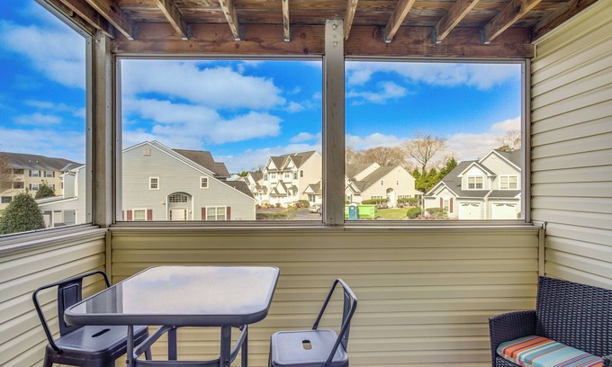 Lewes Wohnung | 3 Mi to Savannah Beach: Lewes Condo w/ Pool Access